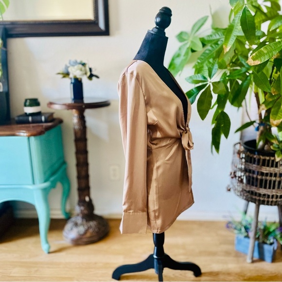 Boohoo Satin Effect Open Front Plunging Deep V Tie Front Blouse Size 8 - Picture 2 of 6